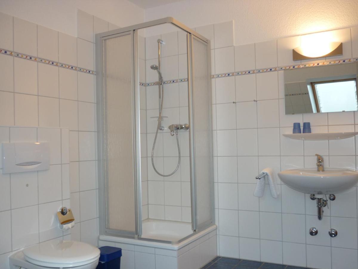 Pension Zum Leuchtturm Bastorf Exteriör bild