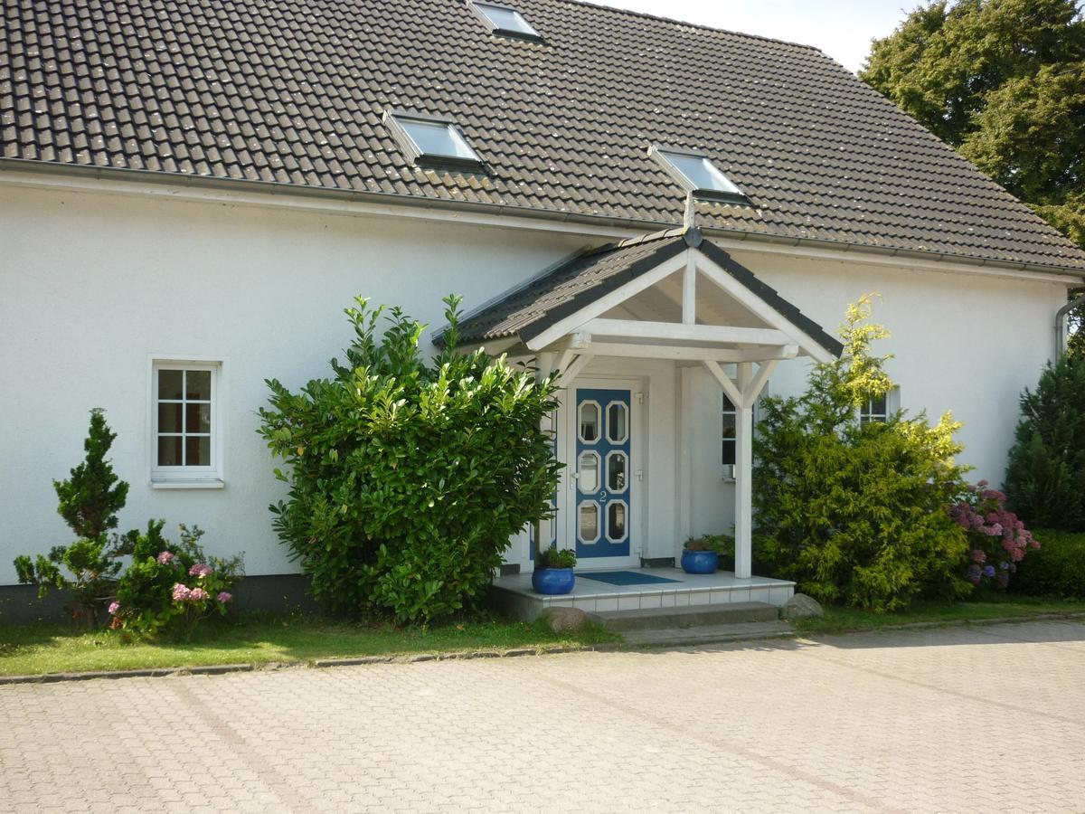 Pension Zum Leuchtturm Bastorf Exteriör bild