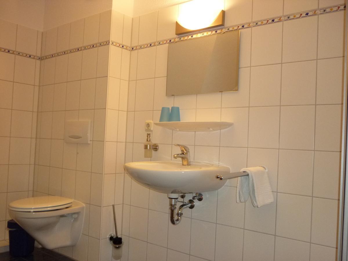 Pension Zum Leuchtturm Bastorf Exteriör bild