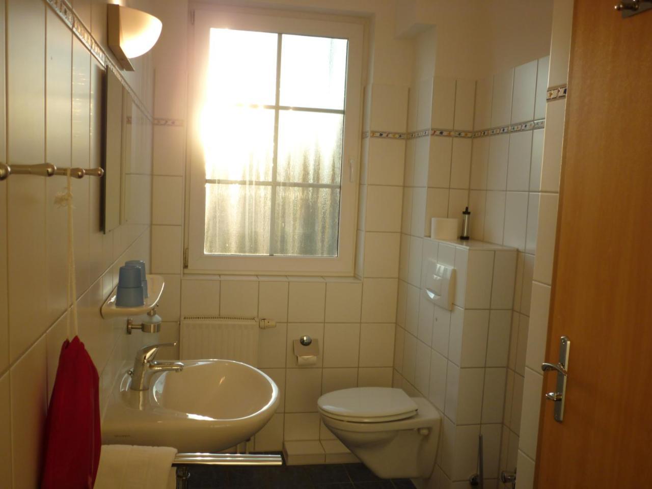 Pension Zum Leuchtturm Bastorf Exteriör bild
