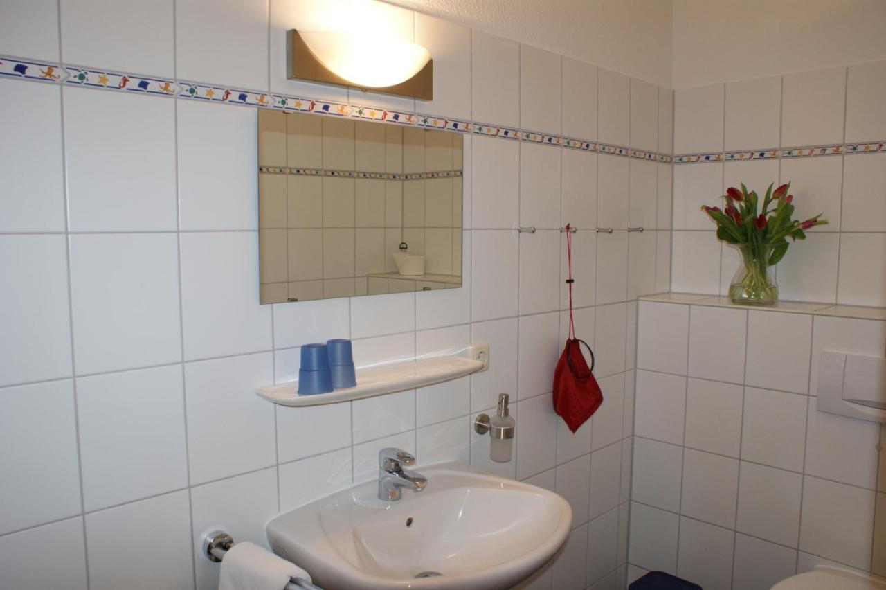 Pension Zum Leuchtturm Bastorf Exteriör bild